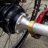 Electrolyte Nabenmotor an der Handbike Hinterachse Dubs/Electrolyte Hinterradantrieb