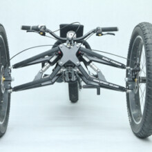 Die Federung mit zwei Querlenkern am Explorer Handbike. Vorderradaufhängung Explorer