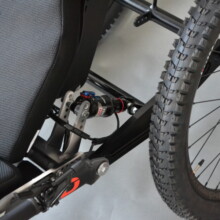 Die Federung am Maddiline Crosswind XE Handbike. Federung am Crosswind XE