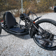 Handbike Schmicking MTB-45° mit Nabenmotor und Pinion Getriebe-Schaltung Handbike Schmicking MTB 45°, Pinion