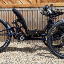 Reactive Adaptations Mako mit Motor hinter dem Sitz Reactive Adaptations Mako